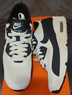 Nike Air Max Woman's Black and White Low-Top Sneakers